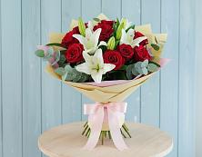 Букет цветов из:  Лилии и Розы в Гуеве