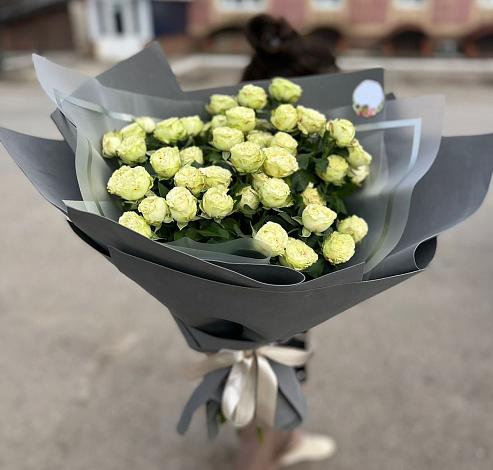Букет Белые кустовые розы Солинеро в Гуеве