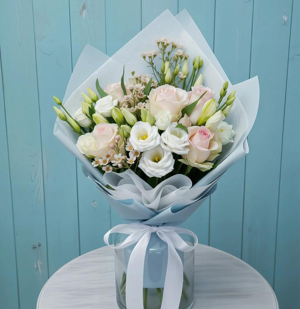 Букет цветов из: Розы и Лизиантусы в Гуеве