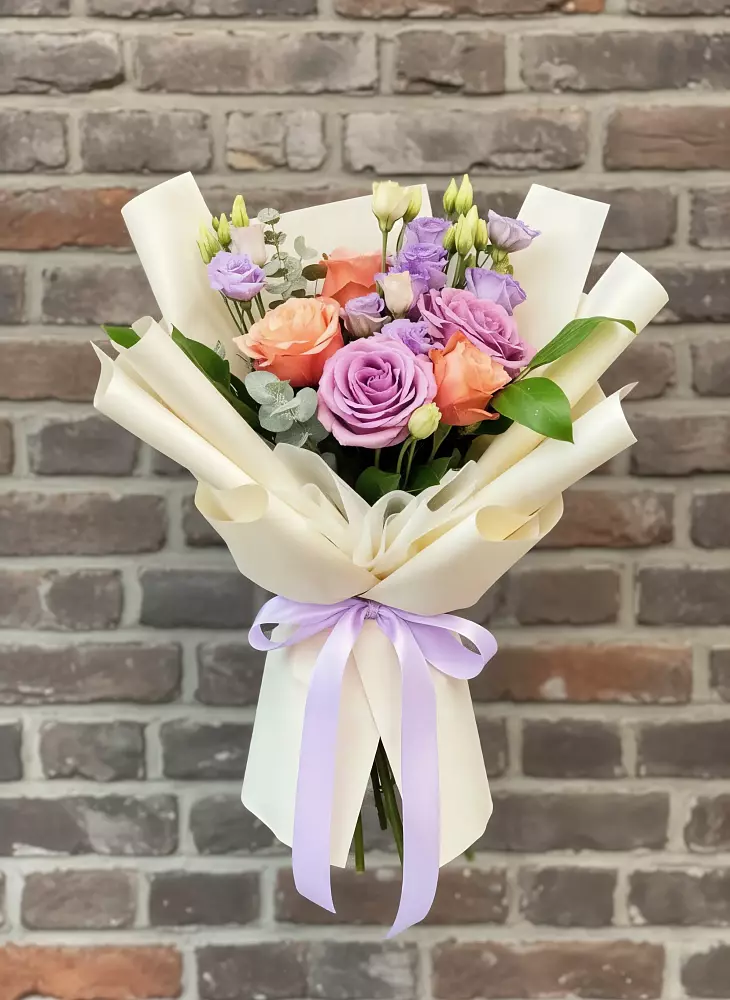 Букет цветов из: Лизиантусы и Розы в Гуеве