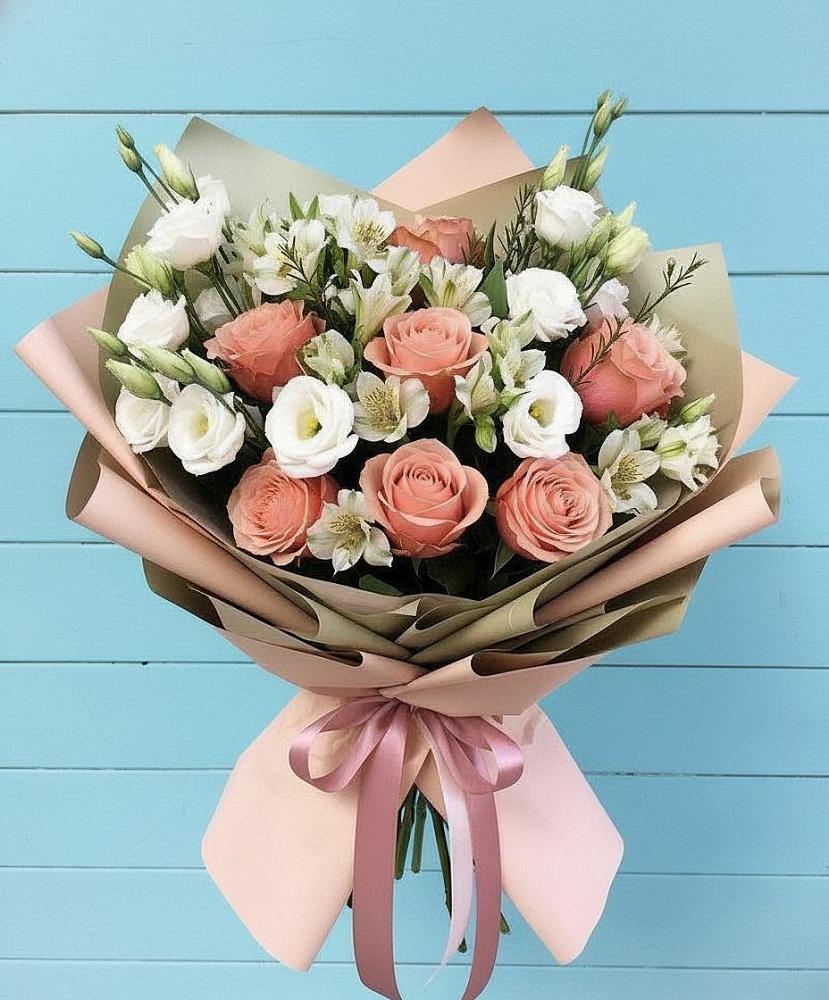 Букет цветов из: Розы, Альстромерии и Лизиантусы в Гуеве