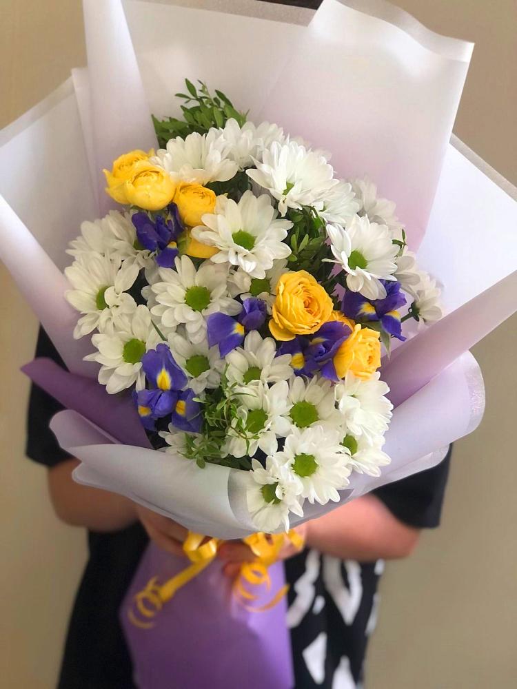 Букет цветов из: Ирисы, Хризантемы и Розы в Гуеве