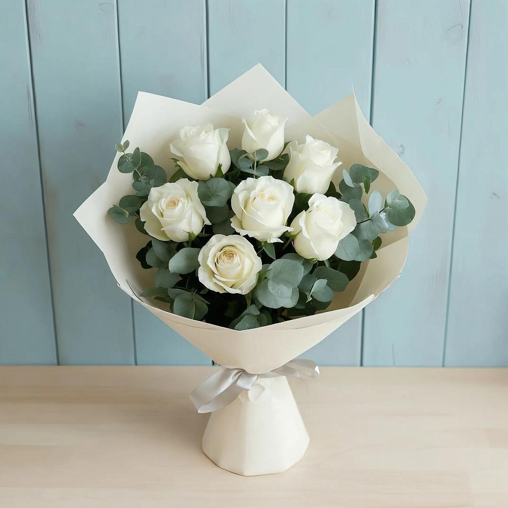 Букет Белые розы в Эвкалипте в Гуеве