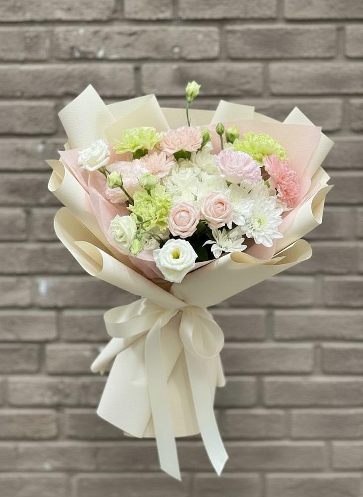 Букет цветов из: Гвоздики, Розы, Лизиантусы и Хризантемы в Гуеве