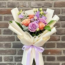 Букет цветов из:  Лизиантусы и Розы в Гуеве