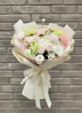 Букет цветов из:  Гвоздики, Розы, Лизиантусы и Хризантемы в Гуеве