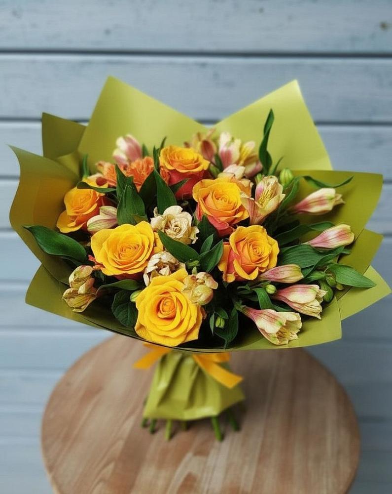 Букет цветов из: Альстромерии и Розы в Гуеве