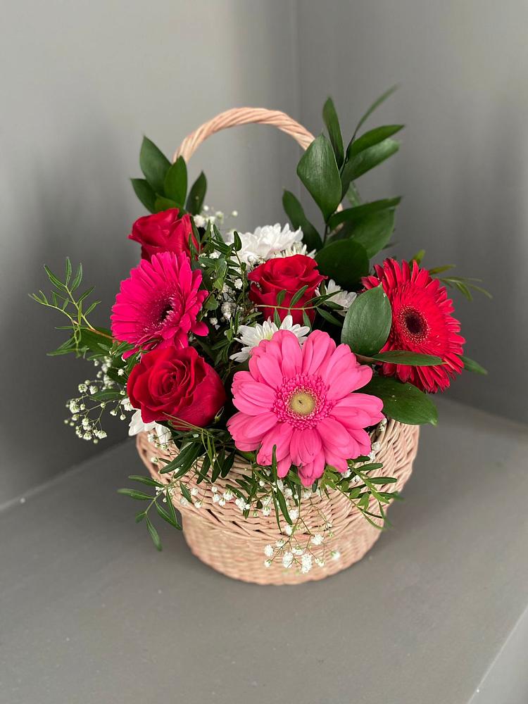 Цветочная композиция из Розы, Хризантемы и Герберы в корзине в Гуеве