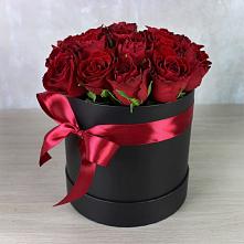 Цветочная композиция из Розы в шляпной коробке в Гуеве
