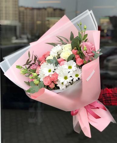 Букет цветов из: Розы, Лизиантусы и Хризантемы в Гуеве