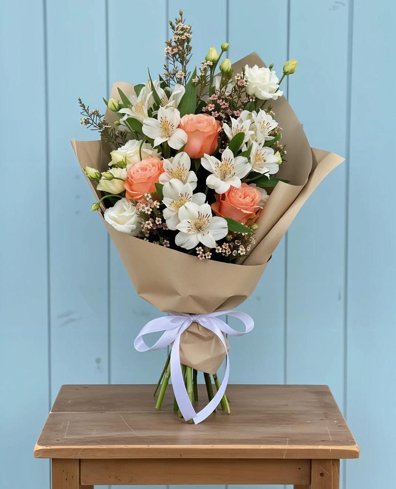 Букет цветов из: Альстромерии, Лизиантусы, Розы и Хризантемы в Гуеве