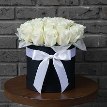 Цветочная композиция из Розы в шляпной коробке в Гуеве