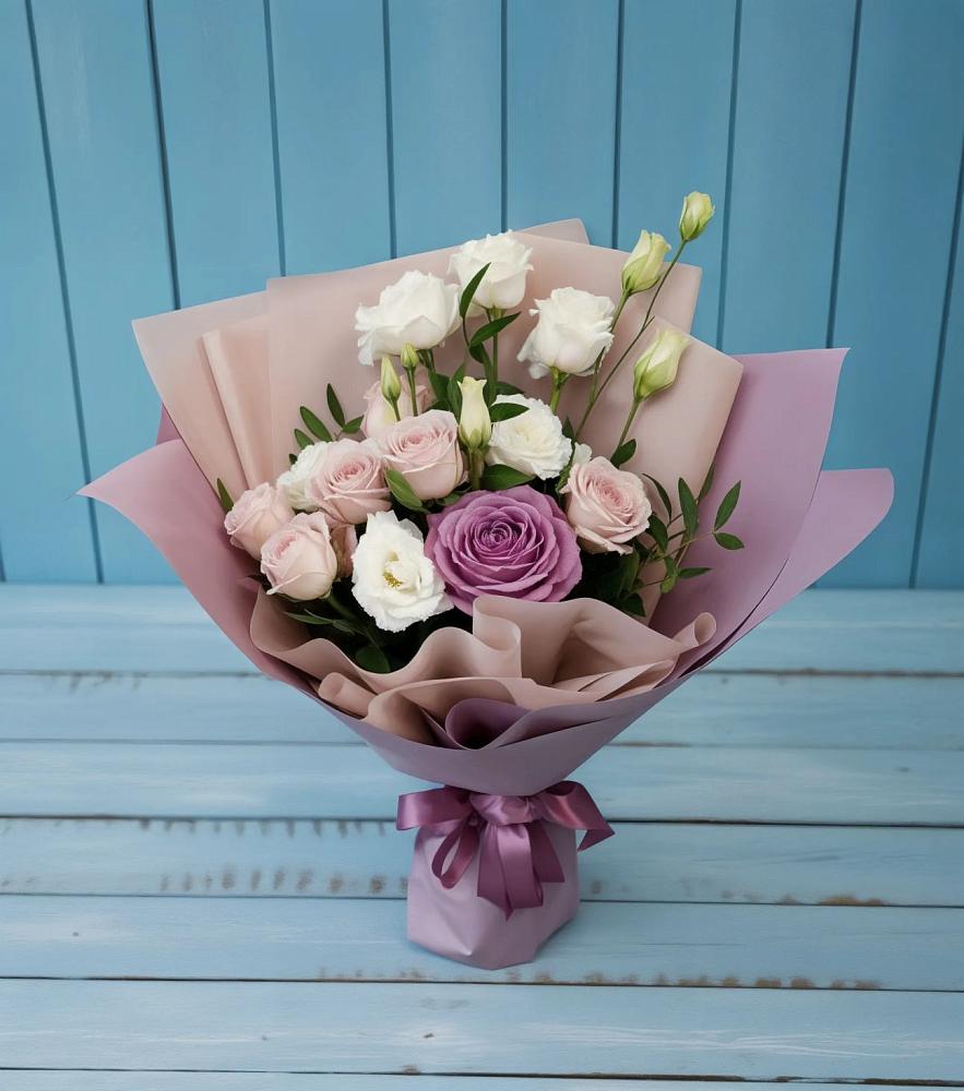 Букет цветов из: Розы и Лизиантусы в Гуеве